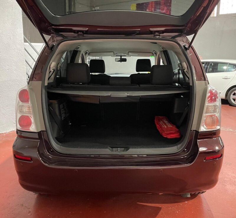 TOYOTA COROLLA VERSO 2.2 D-4D SOL