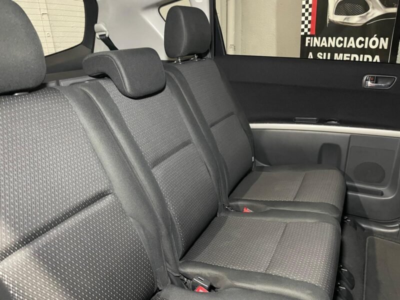 TOYOTA COROLLA VERSO 2.2 D-4D SOL