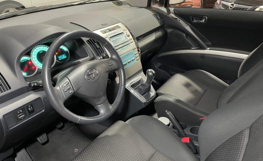 TOYOTA COROLLA VERSO 2.2 D-4D SOL