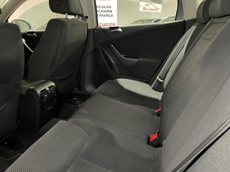 VOLKSWAGEN Passat Variant 2.0 TDi Edition Plus