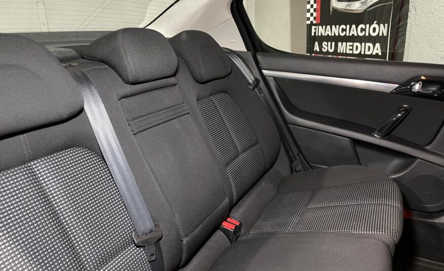PEUGEOT 407 2.0 HDi Sport