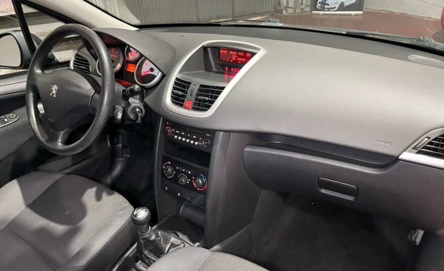 PEUGEOT 207 1.4 Confort