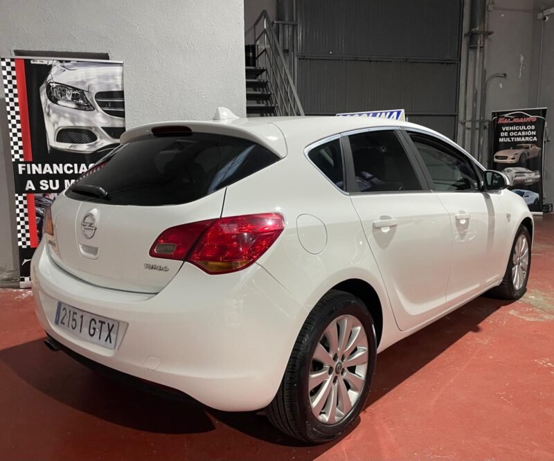 OPEL Astra 1.4 Turbo Cosmo