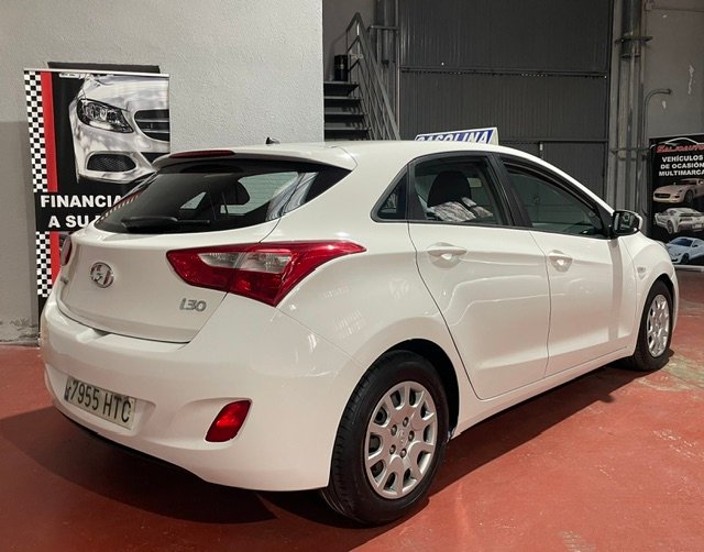 HYUNDAI i30 1.4 City S